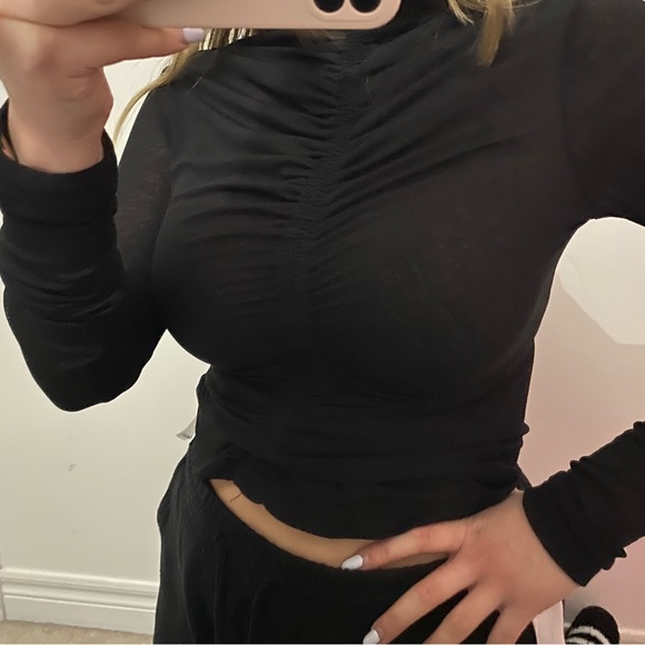 long sleeve ruched top - Picture 2 of 4